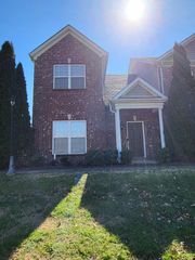 316 Rowlette Cir, Murfreesboro, TN 37127
