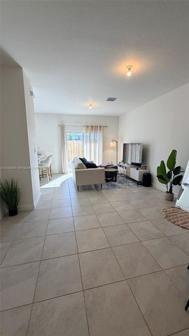2424 SE 29th Street, Homestead, FL 33035