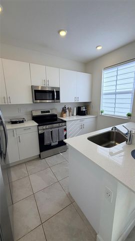 2424 SE 29th Street, Homestead, FL 33035