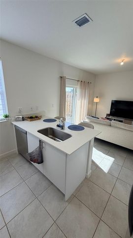 2424 SE 29th Street, Homestead, FL 33035