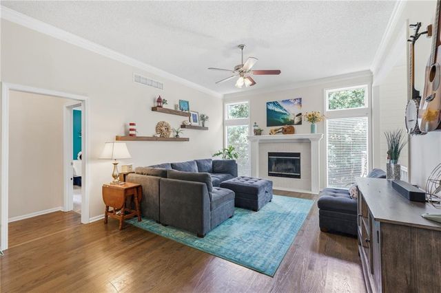 1221 SW Sunflower Drive, Lee's Summit, MO 64081