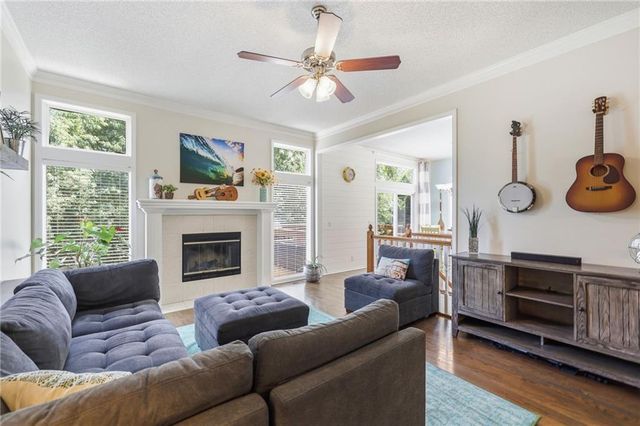 1221 SW Sunflower Drive, Lee's Summit, MO 64081