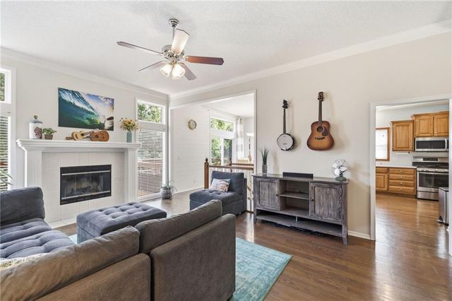 1221 SW Sunflower Drive, Lee's Summit, MO 64081