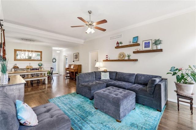 1221 SW Sunflower Drive, Lee's Summit, MO 64081