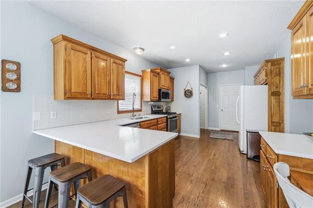 1221 SW Sunflower Drive, Lee's Summit, MO 64081