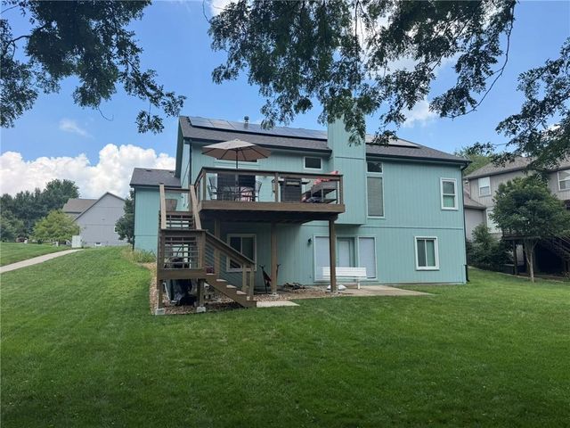 1221 SW Sunflower Drive, Lee's Summit, MO 64081