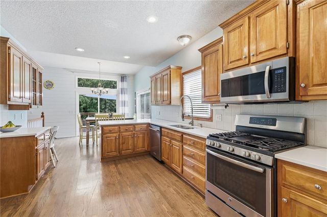 1221 SW Sunflower Drive, Lee's Summit, MO 64081