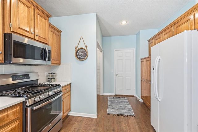 1221 SW Sunflower Drive, Lee's Summit, MO 64081