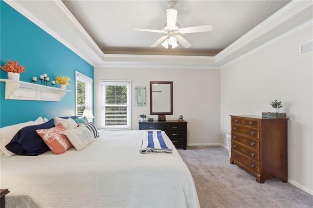 1221 SW Sunflower Drive, Lee's Summit, MO 64081