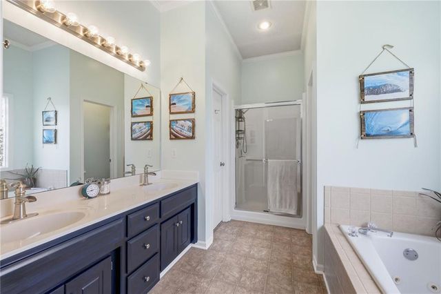 1221 SW Sunflower Drive, Lee's Summit, MO 64081