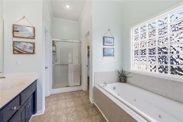 1221 SW Sunflower Drive, Lee's Summit, MO 64081