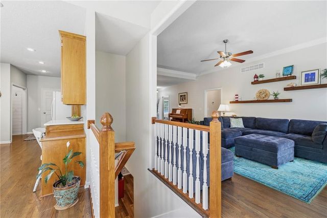 1221 SW Sunflower Drive, Lee's Summit, MO 64081