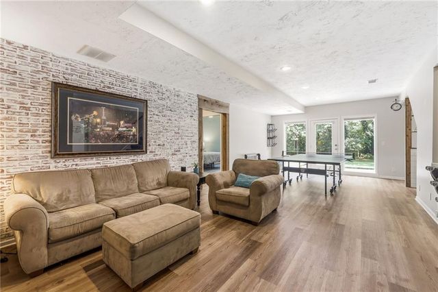 1221 SW Sunflower Drive, Lee's Summit, MO 64081