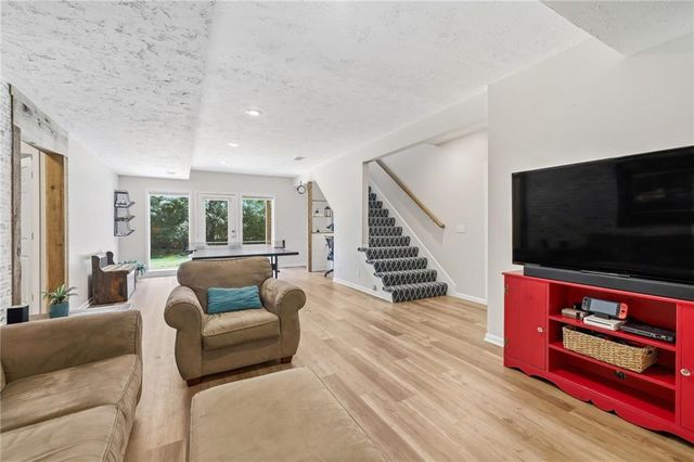 1221 SW Sunflower Drive, Lee's Summit, MO 64081