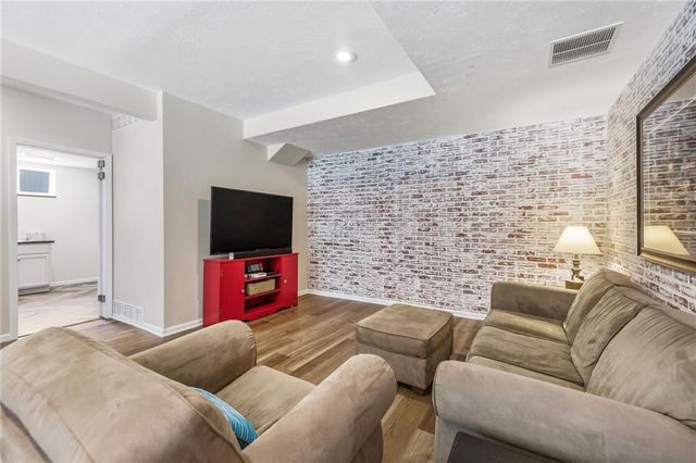 1221 SW Sunflower Drive, Lee's Summit, MO 64081