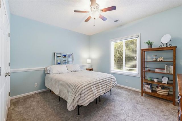 1221 SW Sunflower Drive, Lee's Summit, MO 64081