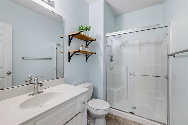1221 SW Sunflower Drive, Lee's Summit, MO 64081