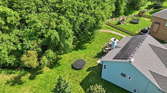 1221 SW Sunflower Drive, Lee's Summit, MO 64081