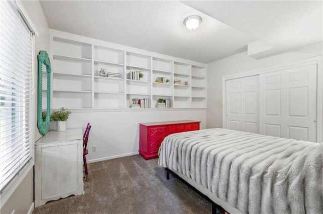 1221 SW Sunflower Drive, Lee's Summit, MO 64081