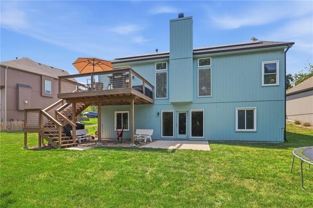 1221 SW Sunflower Drive, Lee's Summit, MO 64081