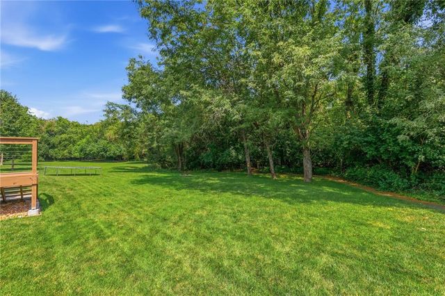 1221 SW Sunflower Drive, Lee's Summit, MO 64081