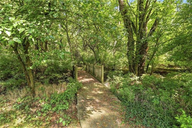 1221 SW Sunflower Drive, Lee's Summit, MO 64081