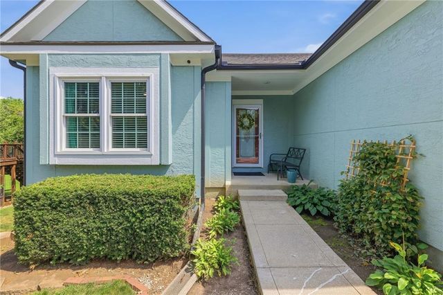 1221 SW Sunflower Drive, Lee's Summit, MO 64081