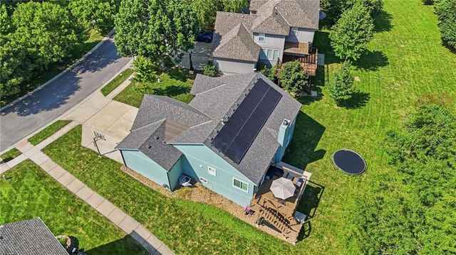 1221 SW Sunflower Drive, Lee's Summit, MO 64081