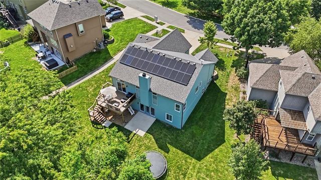 1221 SW Sunflower Drive, Lee's Summit, MO 64081