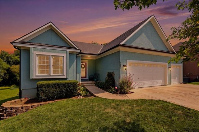1221 SW Sunflower Drive, Lee's Summit, MO 64081
