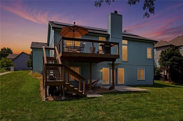 1221 SW Sunflower Drive, Lee's Summit, MO 64081