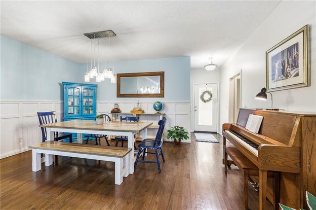 1221 SW Sunflower Drive, Lee's Summit, MO 64081