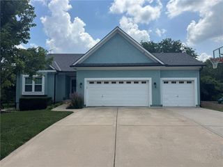 1221 SW Sunflower Drive, Lee's Summit, MO 64081