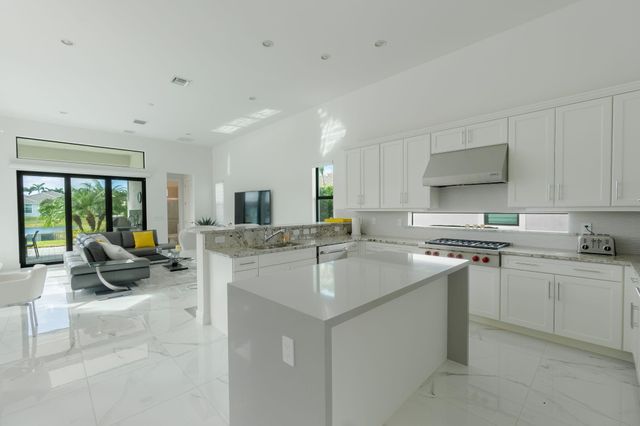 6950 NW 27th Avenue, Boca Raton, FL 33496