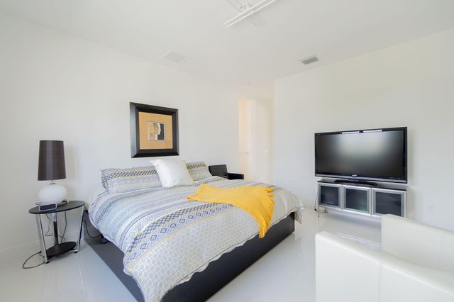 6950 NW 27th Avenue, Boca Raton, FL 33496