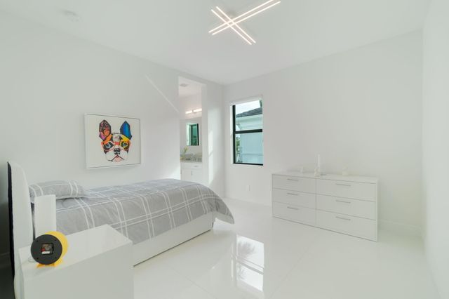 6950 NW 27th Avenue, Boca Raton, FL 33496