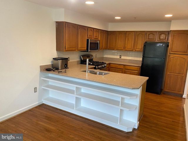 6212 SQUIRES HILL DR, Falls Church, VA 22044