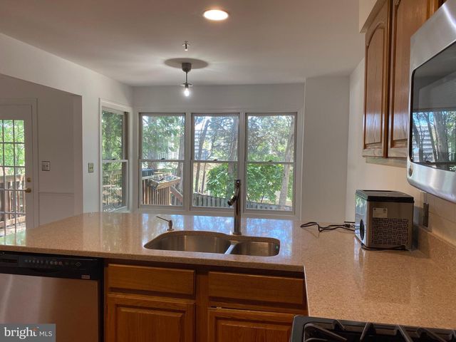 6212 SQUIRES HILL DR, Falls Church, VA 22044