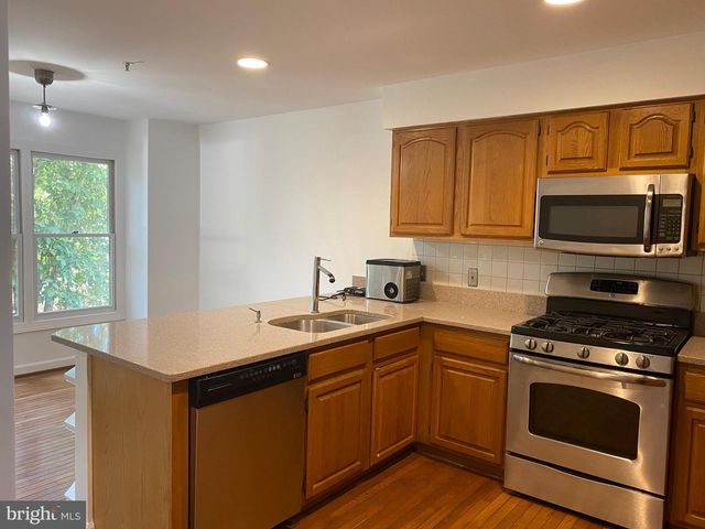 6212 SQUIRES HILL DR, Falls Church, VA 22044