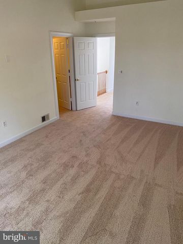 6212 SQUIRES HILL DR, Falls Church, VA 22044