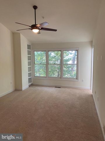 6212 SQUIRES HILL DR, Falls Church, VA 22044