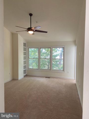 6212 SQUIRES HILL DR, Falls Church, VA 22044