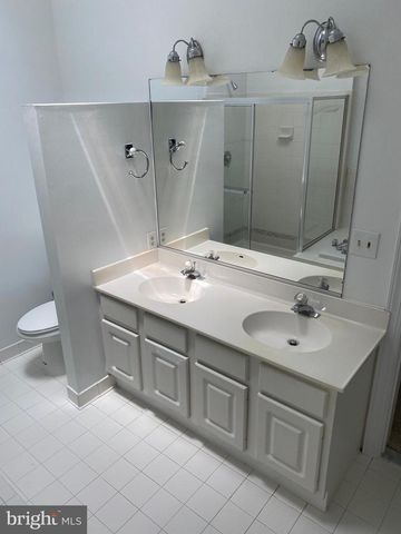 6212 SQUIRES HILL DR, Falls Church, VA 22044