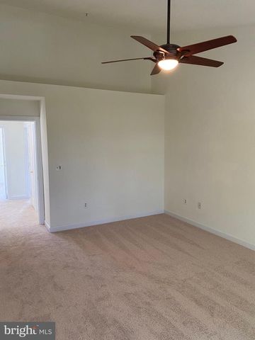 6212 SQUIRES HILL DR, Falls Church, VA 22044