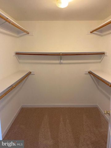 6212 SQUIRES HILL DR, Falls Church, VA 22044