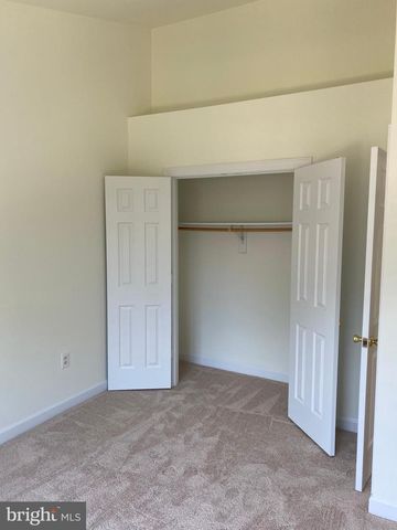 6212 SQUIRES HILL DR, Falls Church, VA 22044