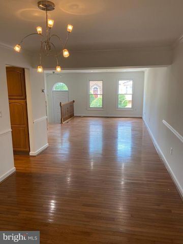 6212 SQUIRES HILL DR, Falls Church, VA 22044