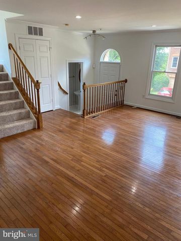 6212 SQUIRES HILL DR, Falls Church, VA 22044