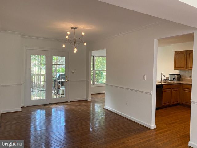 6212 SQUIRES HILL DR, Falls Church, VA 22044