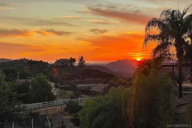 2736 Via Chinarros, Alpine, CA 91901